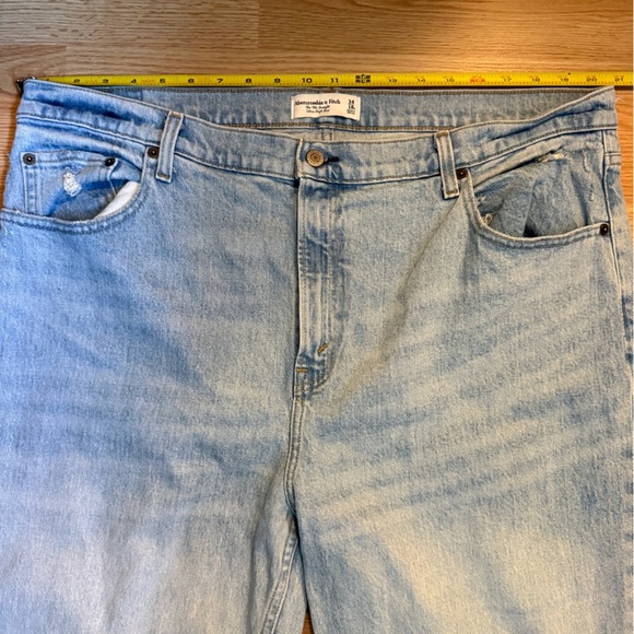 Abercrombie & Fitch Ultra High Rise 90s Straight Jean Size 34 - Picture 7 of 7